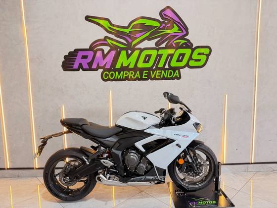 TRIUMPH DAYTONA 660 